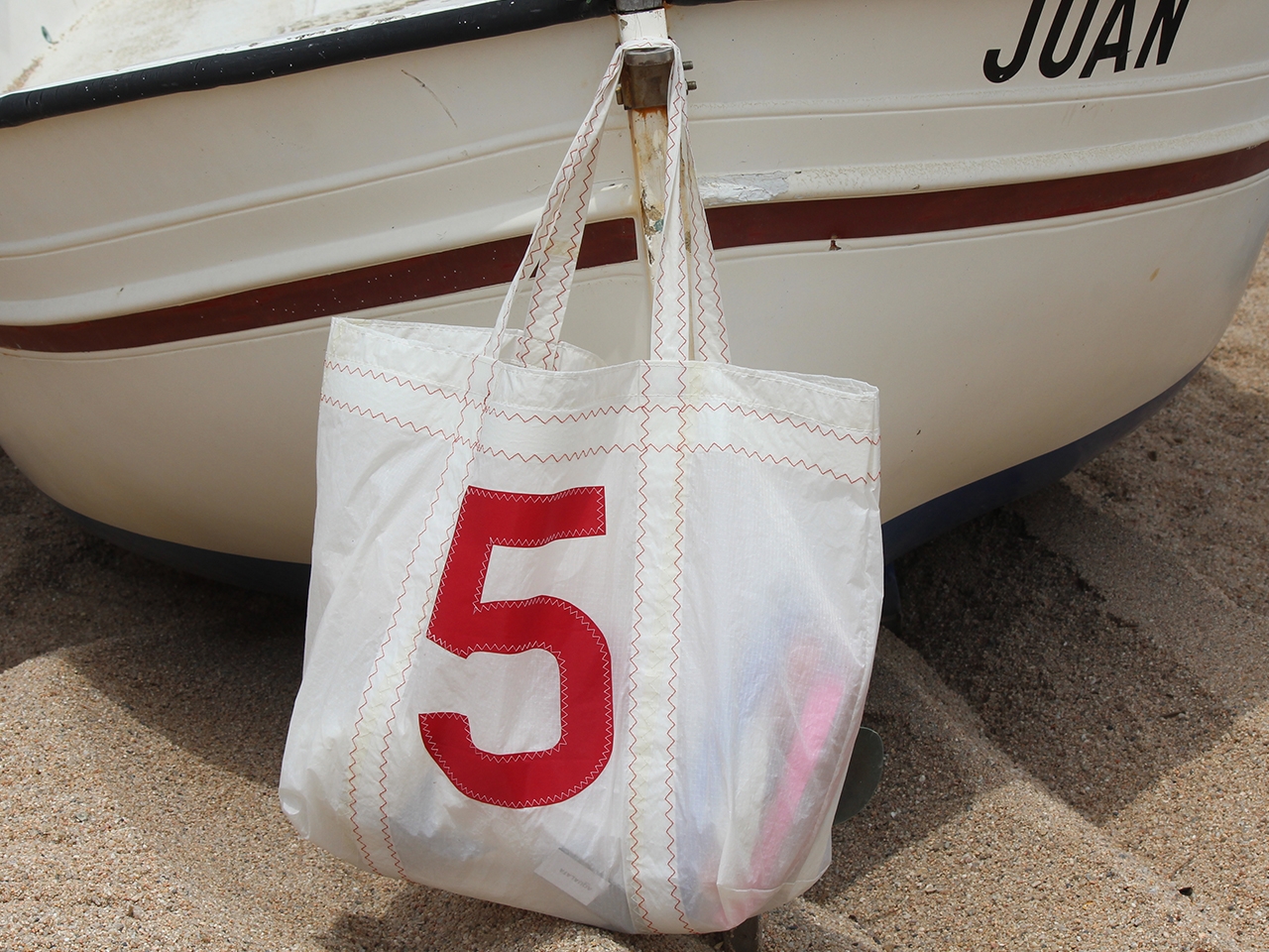 Bolsa marinera de tela de vela de barco reciclada personalizada número rojo Capri Aqualata