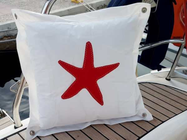 Cojin de barco Maurizio estrella roja hecho por Aqualata